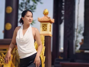 The Elegant Style Evolution of NSND Việt Anh’s Partner in Latest Photos - image 1