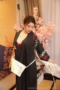Su Yi Nuo No.10627: Captivating Traditional Grace in a Seductive Black Kimono - image 15
