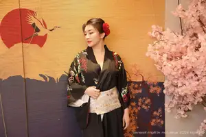 Su Yi Nuo No.10627: Captivating Traditional Grace in a Seductive Black Kimono - image 19