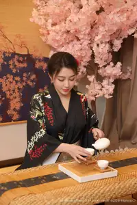 Su Yi Nuo No.10627: Captivating Traditional Grace in a Seductive Black Kimono - image 11
