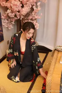 Su Yi Nuo No.10627: Captivating Traditional Grace in a Seductive Black Kimono - image 0