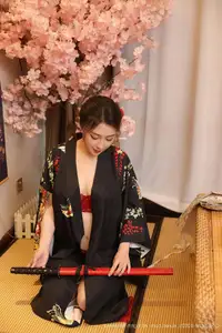 Su Yi Nuo No.10627: Captivating Traditional Grace in a Seductive Black Kimono - image 1