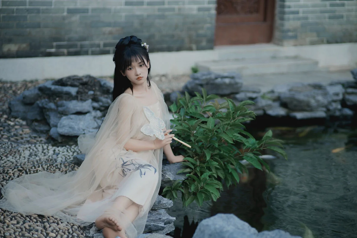 Delicate Artistry: YiTuYu Art Language Vol.7488 Featuring Xiao Xiao Yu