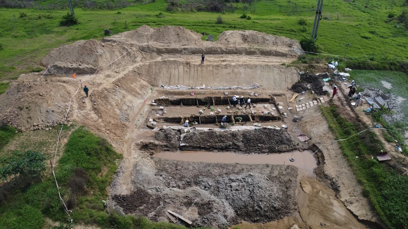 Unveiling Ancient Secrets: Discovering the Unique Archaeological Details of the Luy Lau Boat