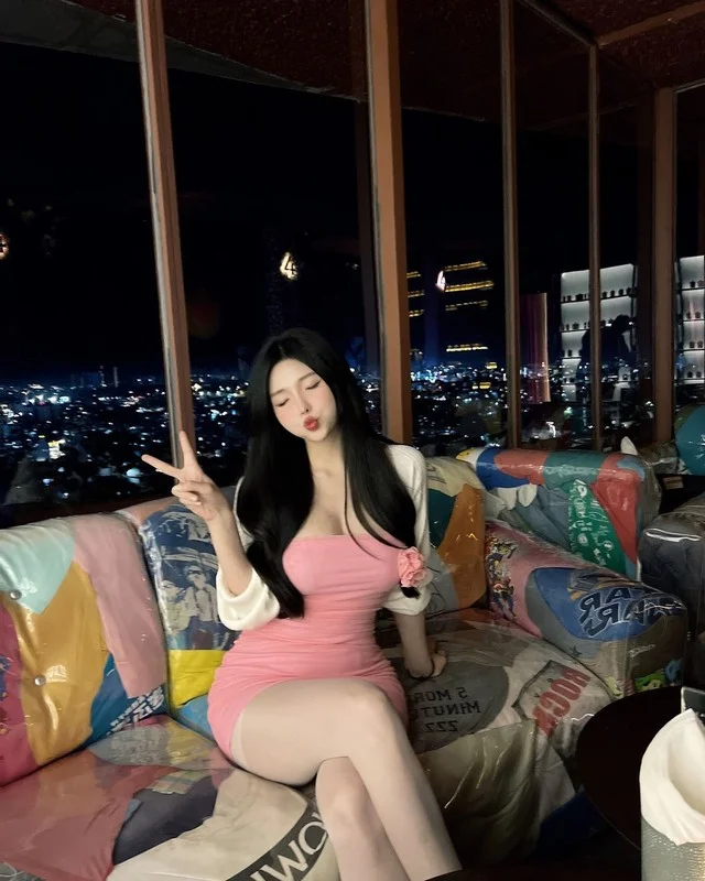 Saigon Fashion Influencer Captivates Fans with Stunning Fitness and Trendsetting Style