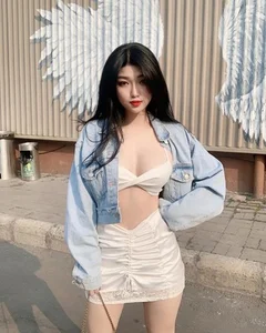 Saigon Fashion Influencer Captivates Fans with Stunning Fitness and Trendsetting Style - image 4