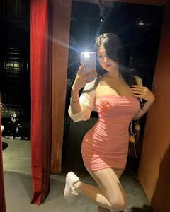 Saigon Fashion Influencer Captivates Fans with Stunning Fitness and Trendsetting Style - image 1