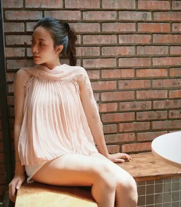 Vo Nhat Linh: The Elegant Lifestyle of Phan Van Duc’s Wife and Their Grand Home - image 7