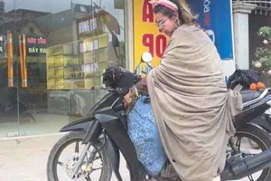 Vietnamese Social Media Personality Bella Surprises Netizens by Traveling Across Vietnam with a Wheelbarrow - image 5