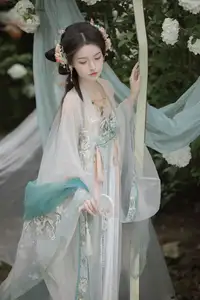 Ethereal Hanfu Beauty: Bao Zou Qi Qi in YiTuYu Vol.8607 Art Collection - image 13