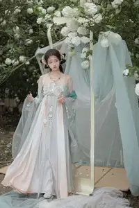 Ethereal Hanfu Beauty: Bao Zou Qi Qi in YiTuYu Vol.8607 Art Collection - image 7