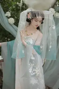 Ethereal Hanfu Beauty: Bao Zou Qi Qi in YiTuYu Vol.8607 Art Collection - image 1
