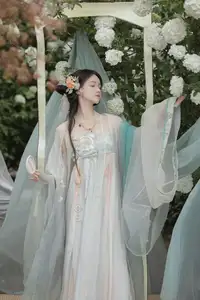 Ethereal Hanfu Beauty: Bao Zou Qi Qi in YiTuYu Vol.8607 Art Collection - image 6