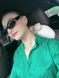 Radiant Return: Model Hong Que Shines After a Break from the Limelight - image 6
