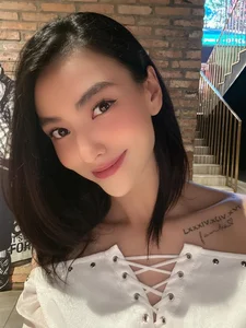 Radiant Return: Model Hong Que Shines After a Break from the Limelight - image 2