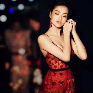 Radiant Return: Model Hong Que Shines After a Break from the Limelight - image 5