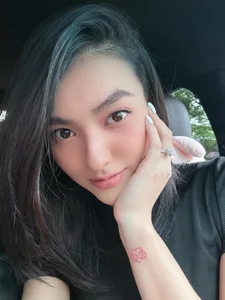 Radiant Return: Model Hong Que Shines After a Break from the Limelight - image 7
