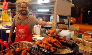 A Culinary Guide to Malaysia's National Dish: 9 Must-Visit Spots for Authentic Nasi Lemak - image 1
