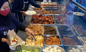 A Culinary Guide to Malaysia's National Dish: 9 Must-Visit Spots for Authentic Nasi Lemak - image 2