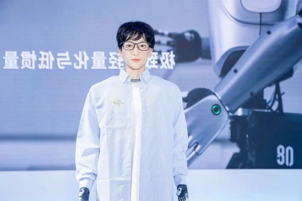 Meet Ai-Da: The World’s First Ultra-Realistic Robot Artist Pursuing a PhD in Creative Arts
