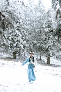 Subtle Grace: YiTuYu Art Language Vol.6485 featuring Yu Han - image 4