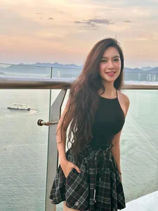 Minh Ha’s Ageless Beauty: Ly Hai’s Wife Revives 10-Year-Old Hairstyle with Stunning Results - image 1