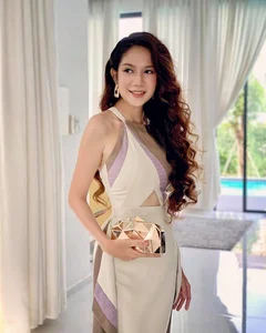 Minh Ha’s Ageless Beauty: Ly Hai’s Wife Revives 10-Year-Old Hairstyle with Stunning Results - image 6