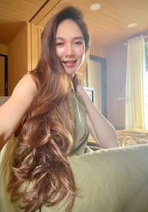 Minh Ha’s Ageless Beauty: Ly Hai’s Wife Revives 10-Year-Old Hairstyle with Stunning Results - image 7