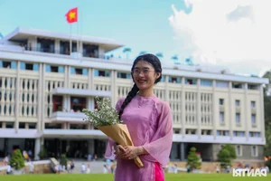 The Ao Dai Revival: Young Generations Celebrating Tradition at the Independence Palace - image 7