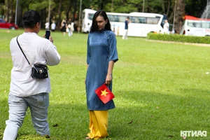 The Ao Dai Revival: Young Generations Celebrating Tradition at the Independence Palace - image 4