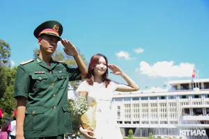 The Ao Dai Revival: Young Generations Celebrating Tradition at the Independence Palace - image 2