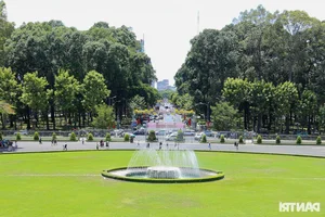 The Ao Dai Revival: Young Generations Celebrating Tradition at the Independence Palace - image 5