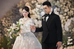Vietnamese Celebrities Share Joyful Pregnancy News and Elegant Maternity Style in New Viral Gallery - image 5