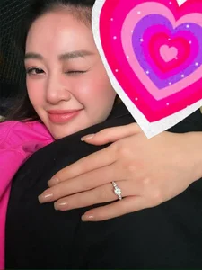 Vietnamese Celebrities Share Joyful Pregnancy News and Elegant Maternity Style in New Viral Gallery - image 4
