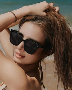 Le Khanh Chi Stuns in Latest Bikini Photoshoot: A Look at the Fitness Journey of Cong Vinh’s Sister - image 1