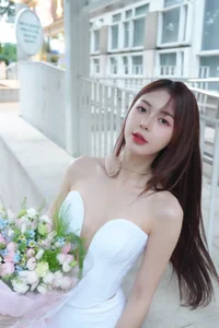 Liz Kim Cuong’s Tropical Escape: Ultimate Beach Fashion Inspiration and Stunning Coastal Travel Vibes for Your Next Summer Getaway - image 0