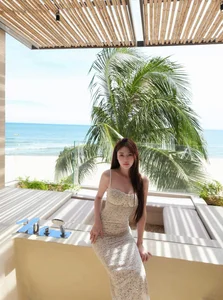 Liz Kim Cuong’s Tropical Escape: Ultimate Beach Fashion Inspiration and Stunning Coastal Travel Vibes for Your Next Summer Getaway - image 6