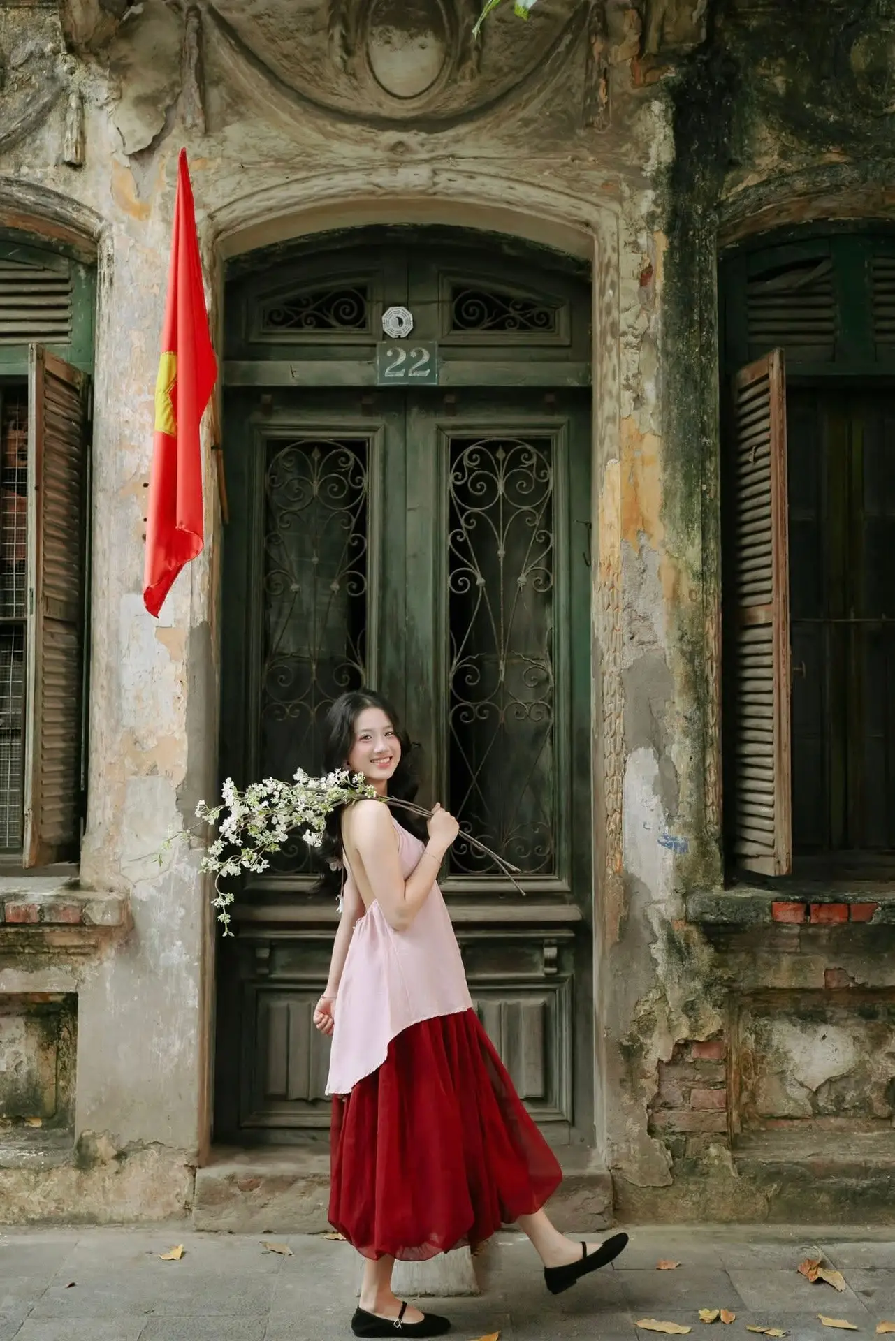 Graceful Vietnamese Beauty: Conical Hat Muse Shines in Ancient Setting
