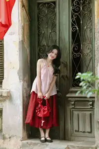 Graceful Vietnamese Beauty: Conical Hat Muse Shines in Ancient Setting - image 3
