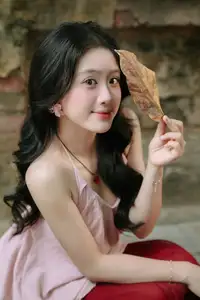 Graceful Vietnamese Beauty: Conical Hat Muse Shines in Ancient Setting - image 1