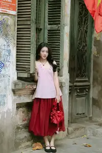 Graceful Vietnamese Beauty: Conical Hat Muse Shines in Ancient Setting - image 9