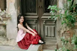 Graceful Vietnamese Beauty: Conical Hat Muse Shines in Ancient Setting - image 7