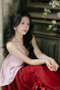 Graceful Vietnamese Beauty: Conical Hat Muse Shines in Ancient Setting - image 11