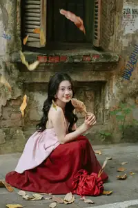 Graceful Vietnamese Beauty: Conical Hat Muse Shines in Ancient Setting - image 18