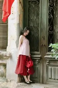 Graceful Vietnamese Beauty: Conical Hat Muse Shines in Ancient Setting - image 6