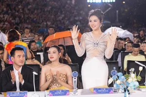 Redefining Beauty: How a Mother of Three Outshines Pageant Queens with Her Radiant Charm and Timeless Elegance - image 3