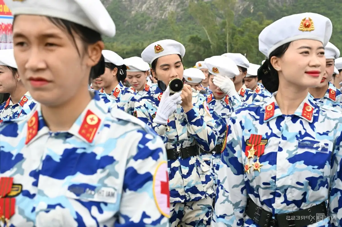 Vietnam's Female Soldiers: Majestic Parade Rehearsal Showcases Strength and Discipline