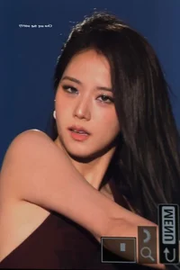 Jisoo (BLACKPINK) Shocks Fans With Stunning American Style Tan Skin And Smokey Makeup - image 4
