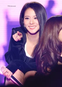 Jisoo (BLACKPINK) Shocks Fans With Stunning American Style Tan Skin And Smokey Makeup - image 2
