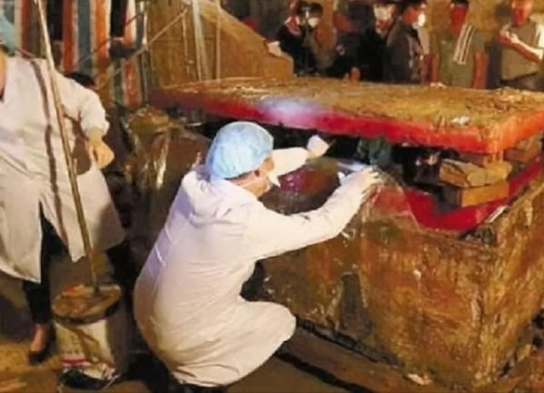 Unveiling Ancient Mysteries: The Breathtaking Discovery Inside a Centuries-Old Chinese Tomb
